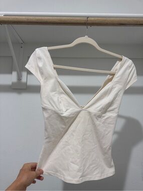 Free People off the shoulder 
Ivory Top ** CHECK DESCRIPTION